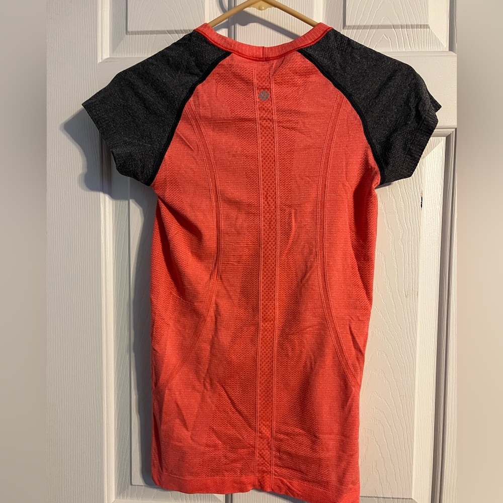 Lululemon Run: Swiftly Tech Short Sleeve Size 4 - image 7